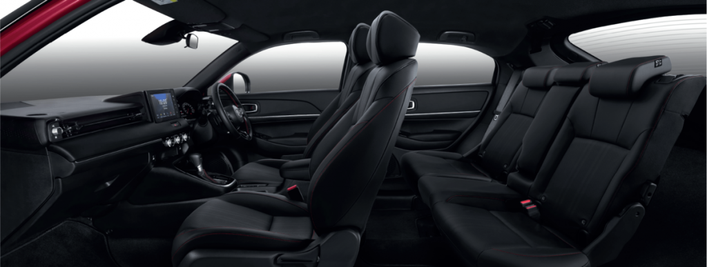 COMMAND COMFORT The HR-V’s interior takes cues from nature by being centred around light and wind to bring the feeling of the outside, inside. Paired with tech innovations, the HR-V is ready for your command.